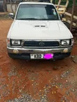 Toyota Hilux 2003 White - 1