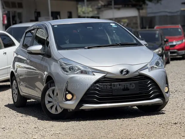 2019 Toyota Vitz 1.3 FWD 5dr Silver - 1