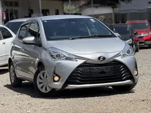 Toyota Vitz 1.3 FWD 5dr 2019 Nyeupe