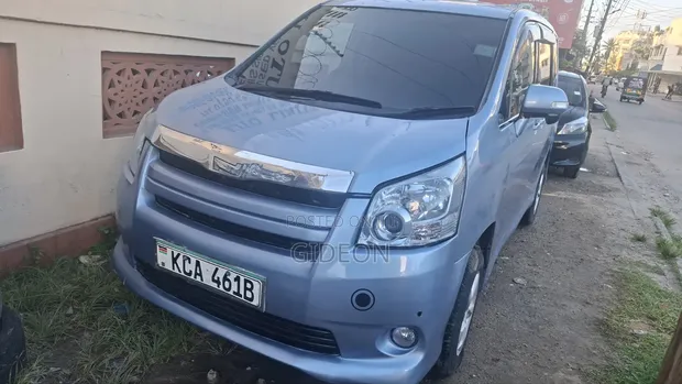 Toyota Noah 2.0 143hp FWD (8 Seater) 2009 Bluu - 1