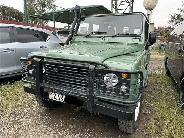 1997 Land Rover Defender Station AWD Green - 1