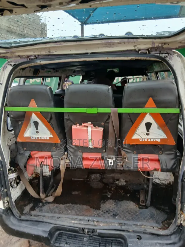 Toyota Grand HiAce 1999 White - 1