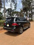 Mercedes-Benz GLE-Class 2018 Nyeusi - 3
