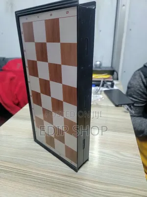 Bodi ya Chess inayokunjwa