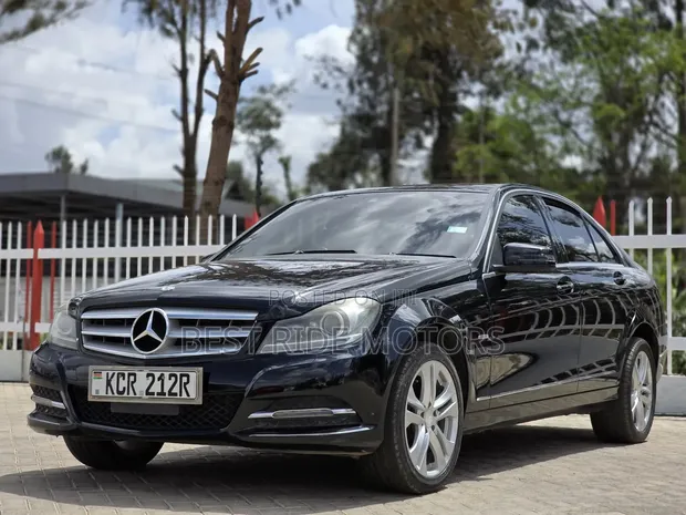 Mercedes-Benz C200 2011 Black - 1