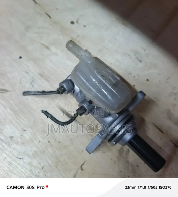 Brake Master Cylinder Toyota Voxy/Wish (Used) - 1