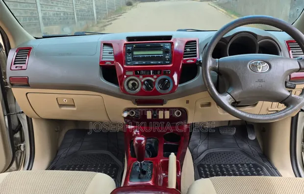 Toyota Hilux 2011 Double Cab - 1