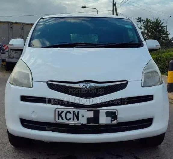 Toyota Ractis 2010 Nyeupe - 1
