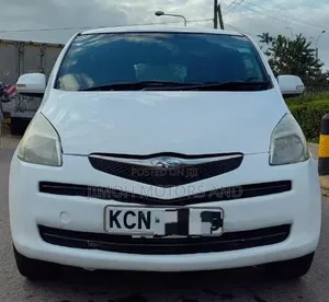 Toyota Ractis 2010 Nyeupe