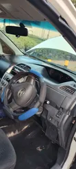 Toyota Ractis 2010 Nyeupe - 2