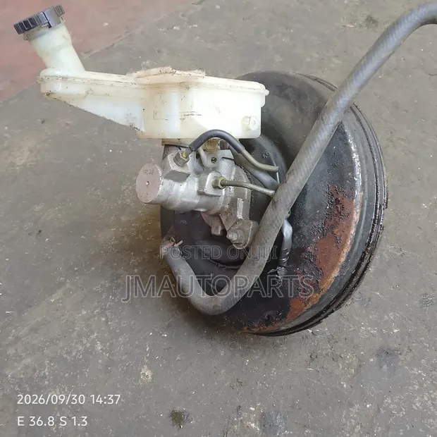Brake Booster with Master Cylinder - Nissan Juke (Used) - 1