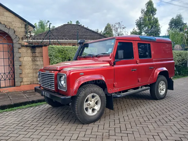 Land Rover Defender Puma 2014 Red - 1