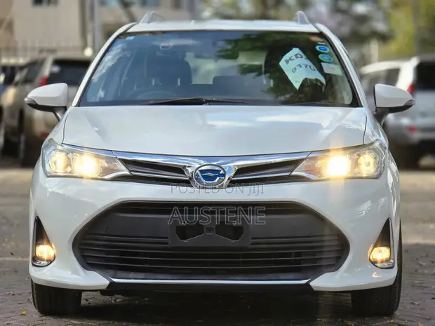 Toyota Corolla Fielder 1.5 Hybrid FWD 2019 White - 1