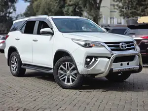 Toyota Fortuner 2019 Nyeupe