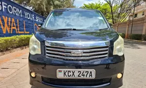 Toyota Noah 2012