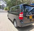 Toyota Noah 2012 - 5