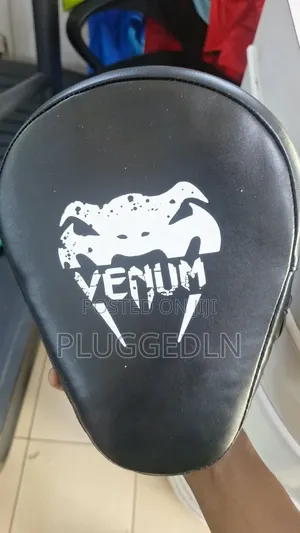 Venum Light Focus Mitts