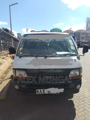 Toyota HiAce 1997 - Nyeupe