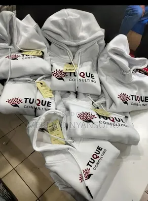 Huduma ya Kubandika Nembo kwenye Hoodies