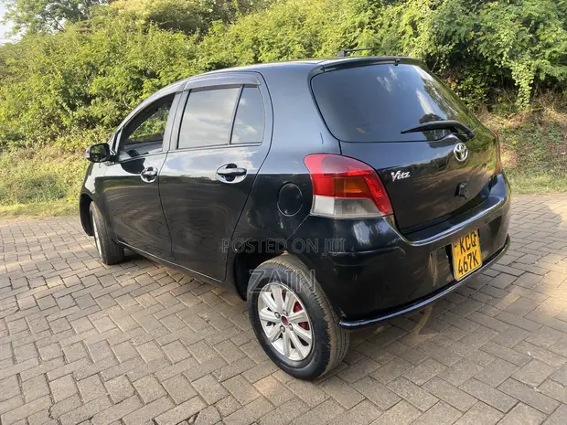 Toyota Vitz 1.3 AWD 5dr 2011 Black - 1