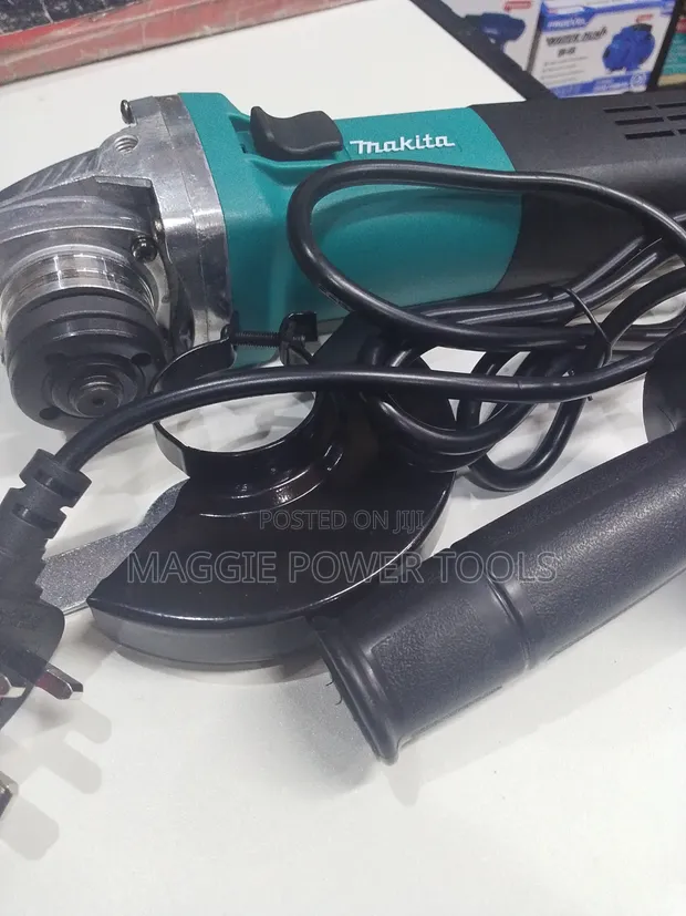 Makita 4" Angle Grinder (840W) - 1