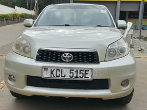 Toyota Rush 1.5 RWD 2010 Gold