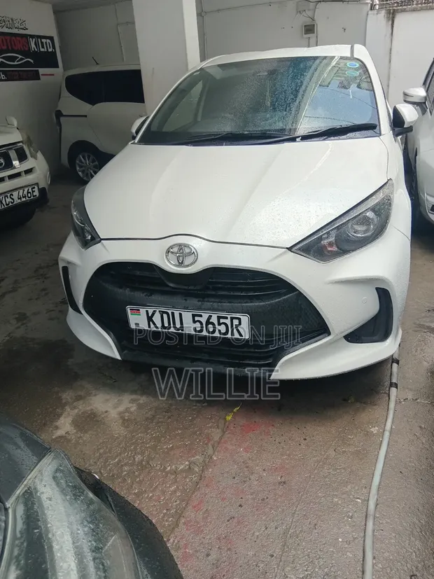 Toyota Yaris 2018 White - 1