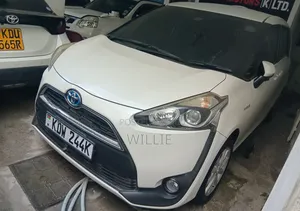 Toyota Sienta Hybrid 2018 Nyeupe