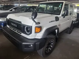 Toyota Land Cruiser 76 Series Mpya 2023 Nyeupe