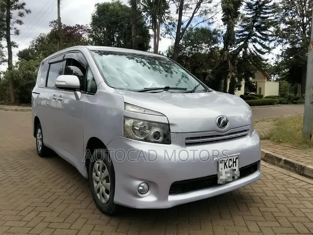 Toyota Voxy ZS 2WD 7-Seater 2008 Silver - 1
