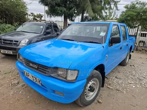Isuzu Tougher 2001 Bluu