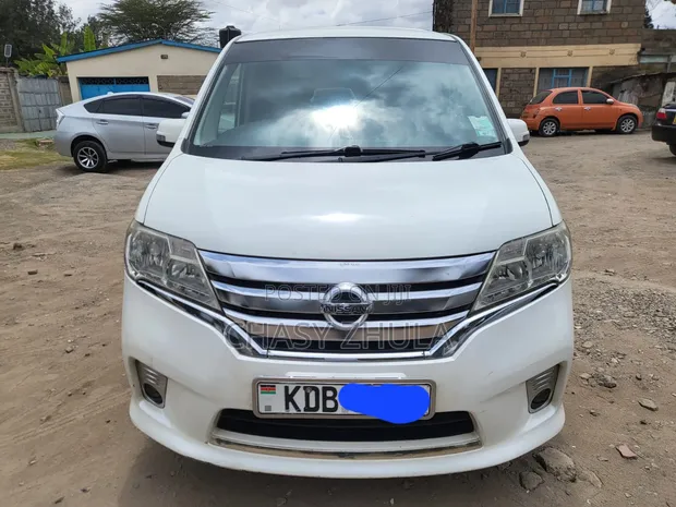 Nissan Serena 2012 Nyeupe - 1