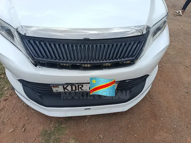 Toyota Harrier 2017 - Nyeupe - 1