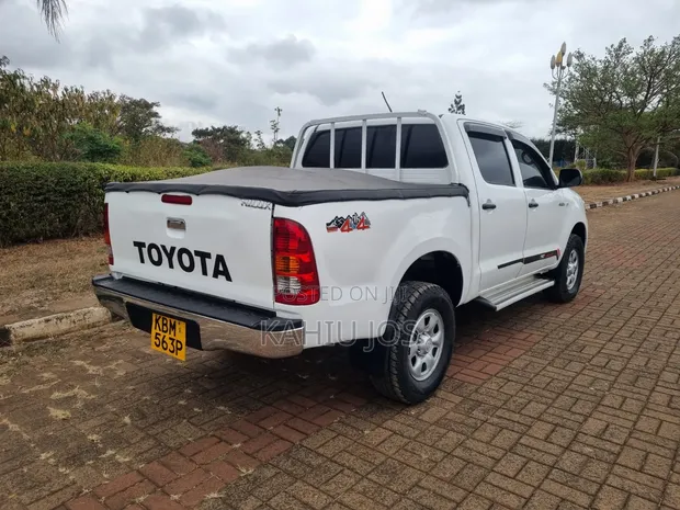 Toyota Hilux Double Cabin 2010 - 1