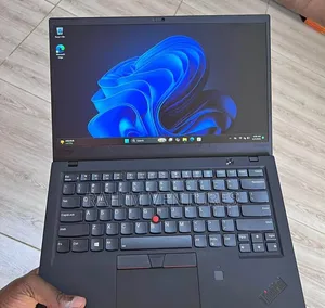 Laptopi ya Lenovo ThinkPad X1 Carbon (Core i5, 16GB RAM, 512GB SSD)