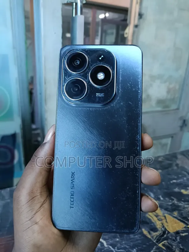 Tecno Spark 20 128GB Bluu - 1