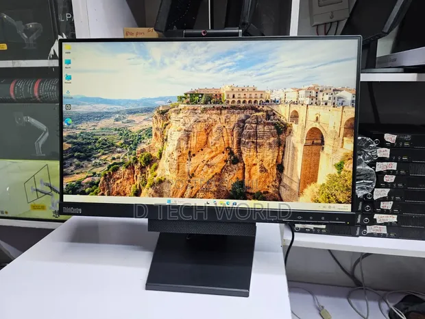 Lenovo ThinkCentre M93p Desktop All-in-One (i3, 4GB RAM, 128GB SSD) - 1