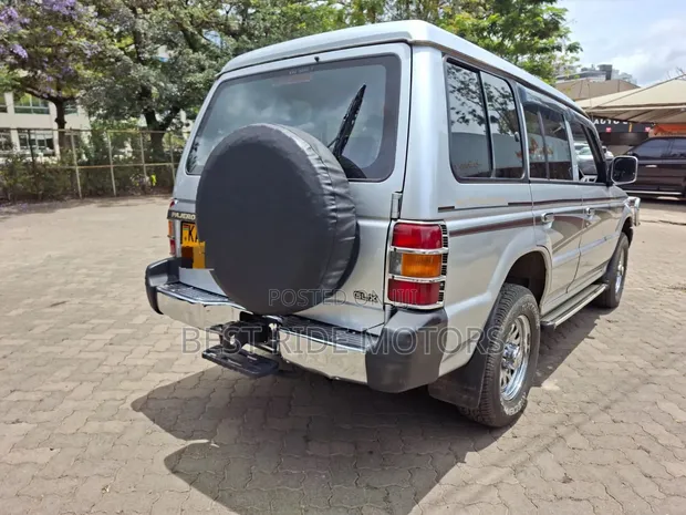 Mitsubishi Pajero 2007 Silver - 1