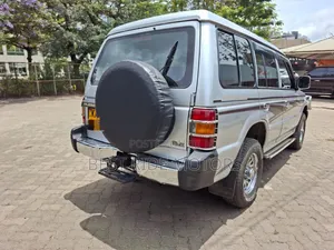 Mitsubishi Pajero 2007 Nyeupe