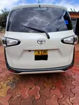 Toyota Sienta 2017 White - 2