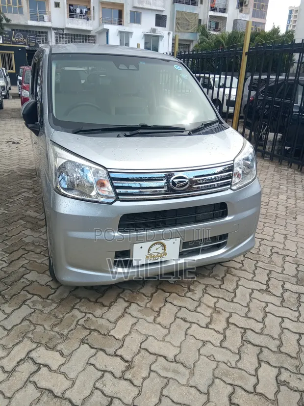 Daihatsu Move 2019 Silver - 1