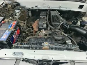 Isuzu Tougher 2001 Nyeupe