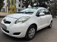 Toyota Vitz 2010 Nyeupe - 3