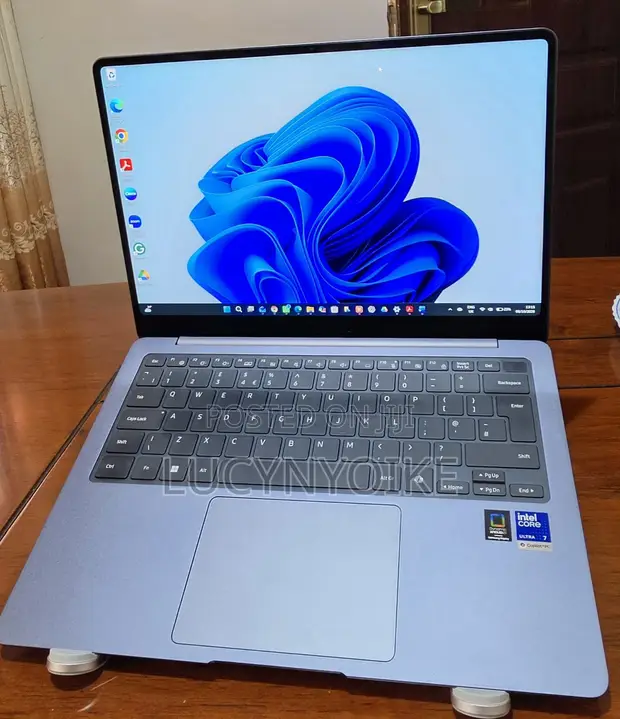 Laptop Mpya Samsung Galaxy Book6 32GB RAM, Intel Core i7, 512GB SSD - 1