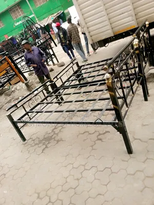 Modern 4x6 Metallic Bed Frame - Black
