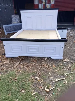 Beautiful Panel Hardboard Bed, 5x6