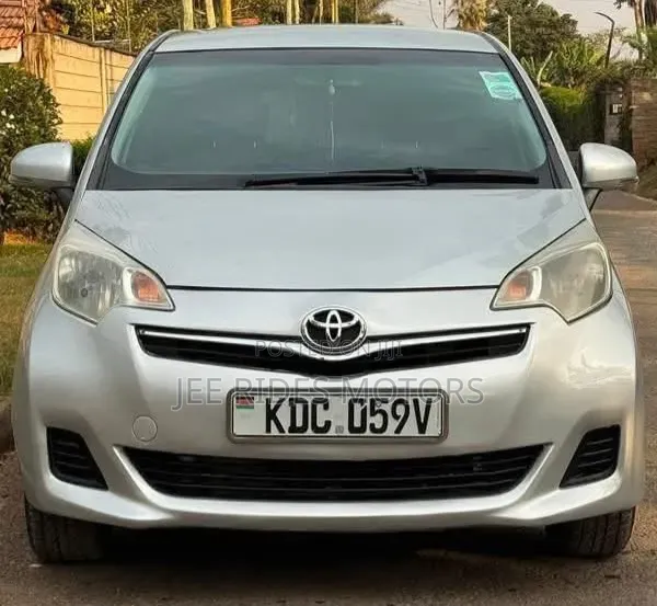 Toyota Ractis 2014 Beige - 1