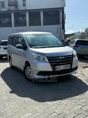 Toyota Noah 2014 Nyeupe