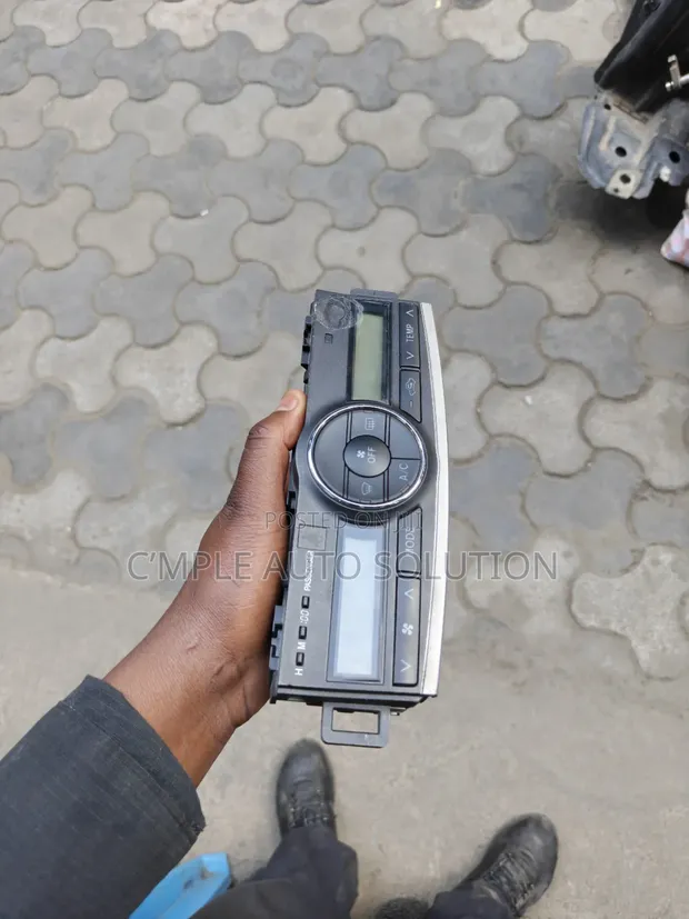 Toyota Premio 260/265 AC Control Unit - 1