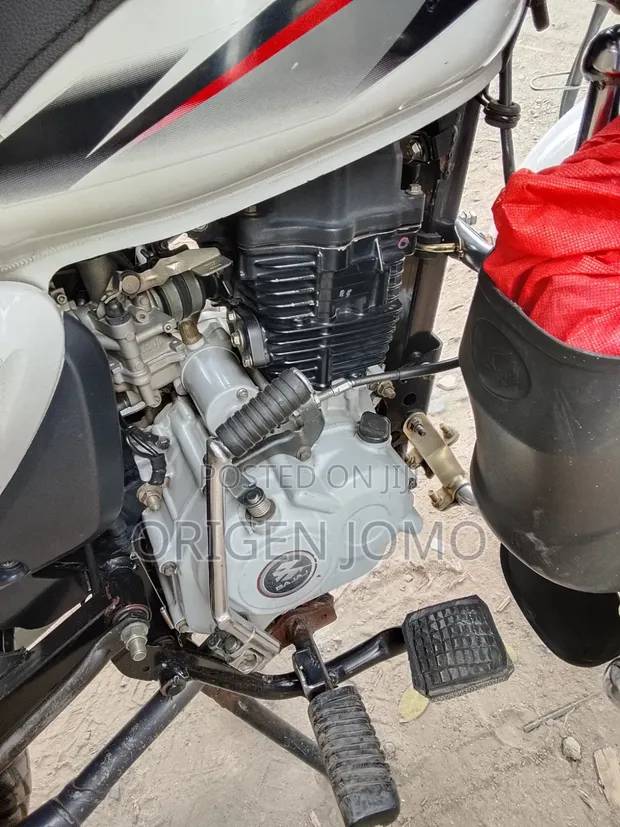 Bajaj Boxer 2024 Nyeupe - 1